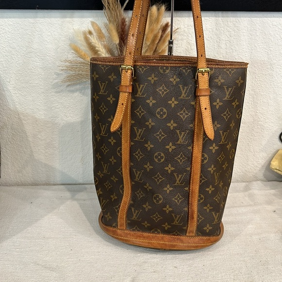 Authentic Louis Vuitton Monogram Bucket GM Shoulder Tote Bag - Picture 4 of 14
